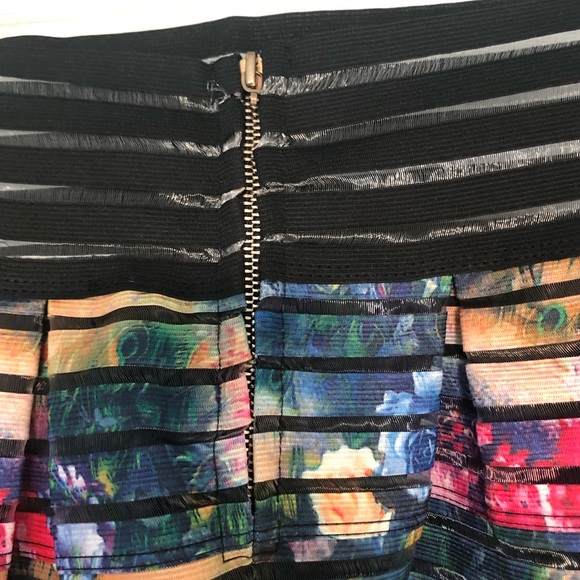 Ribboned sheer effect floral and black skirt - Picture 5 of 13